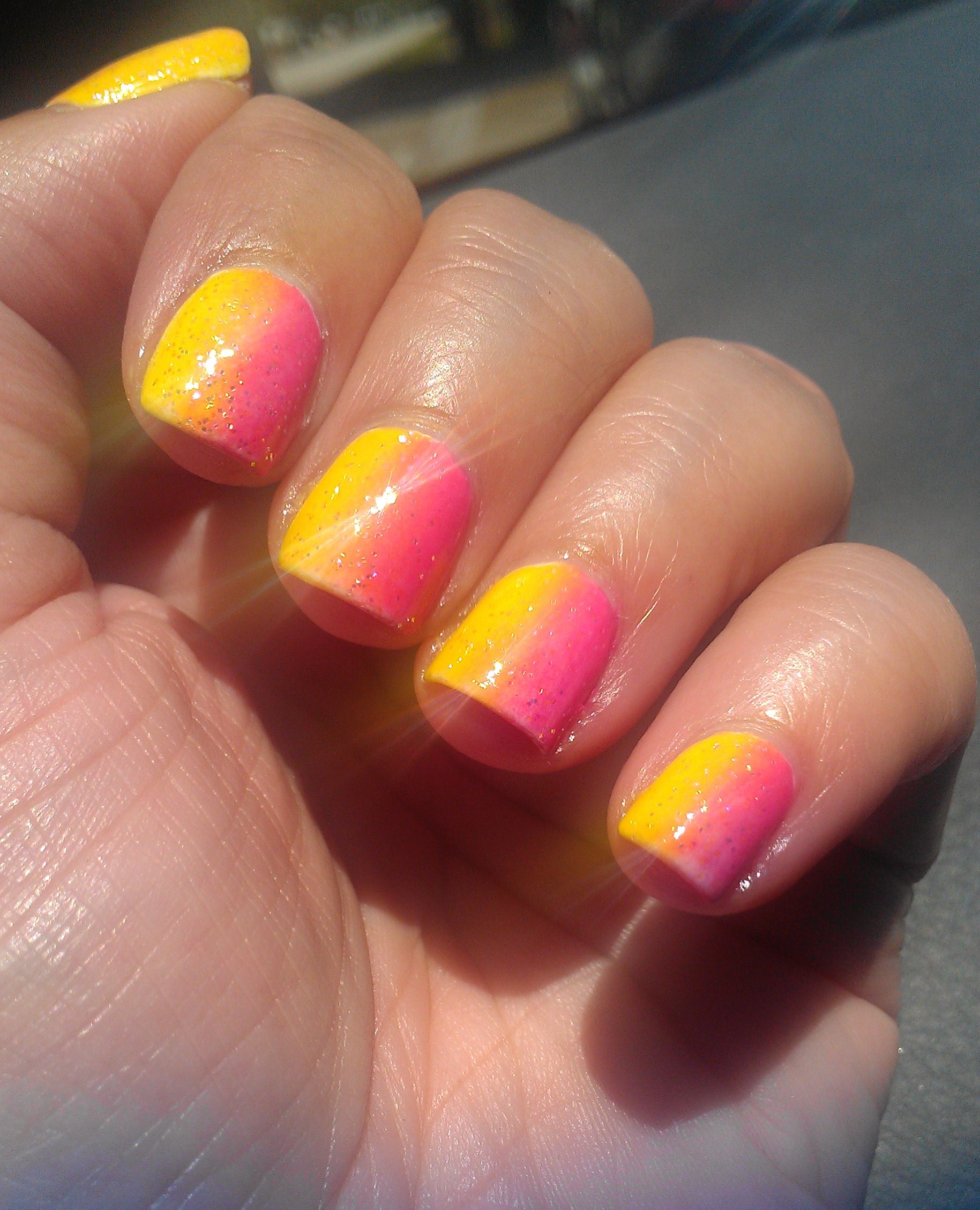 Beauty Tips for Women: Easter Gradient Manicure | bluebrainreviews.com